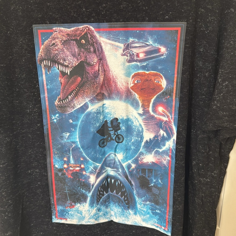 UNIVERSAL STUDIOS METALLIC MOVIE MASHUP TEE B2TF JURASSIC PARK ET JAWS XXL - Picture 6 of 8